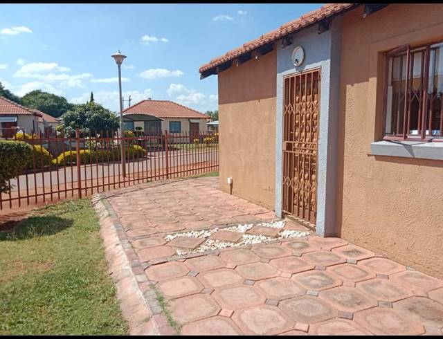 3 BEDROOM HOUSE FOR SALE IN THERESAPARK